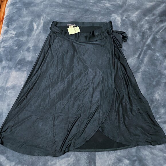 Matty M Wrap Midi Skirt, Stretch Satin, Hunter Green, Size L NWT - Picture 2 of 5